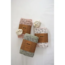 Baby badeslag med  broderet htte-kologisk frotte-creme