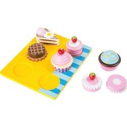 Small foot kager og cupcakes st i tr