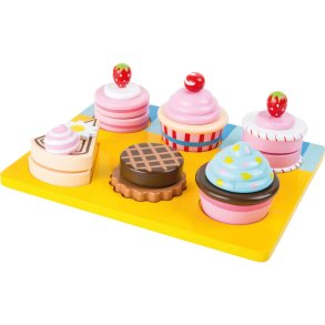 Small foot kager og cupcakes st i tr